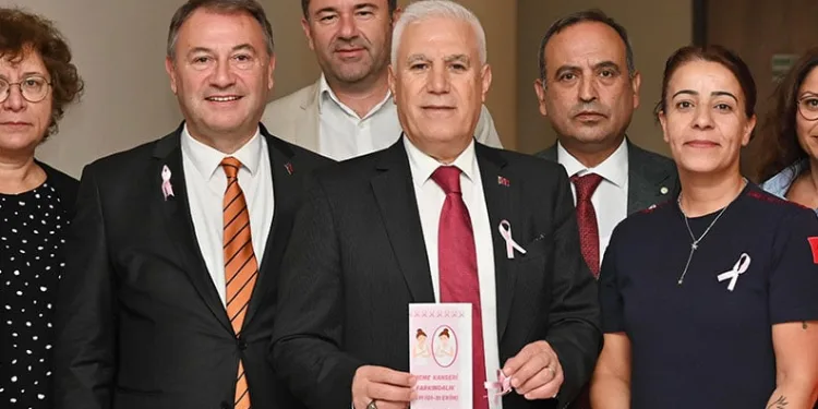 Meme kanserine ‘pembe kurdele’ ile dikkat çekildi