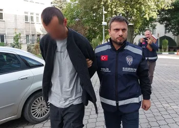Çatalca’da minibüsle çarpışan hafriyat kamyonu devrildi: 1 yaralı