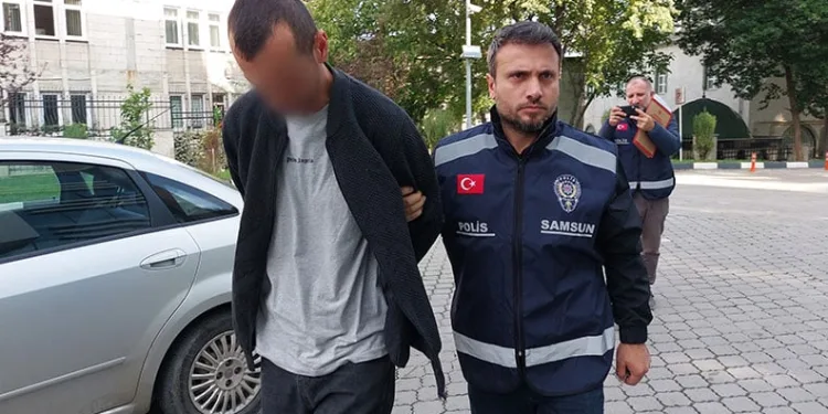 Çatalca’da minibüsle çarpışan hafriyat kamyonu devrildi: 1 yaralı