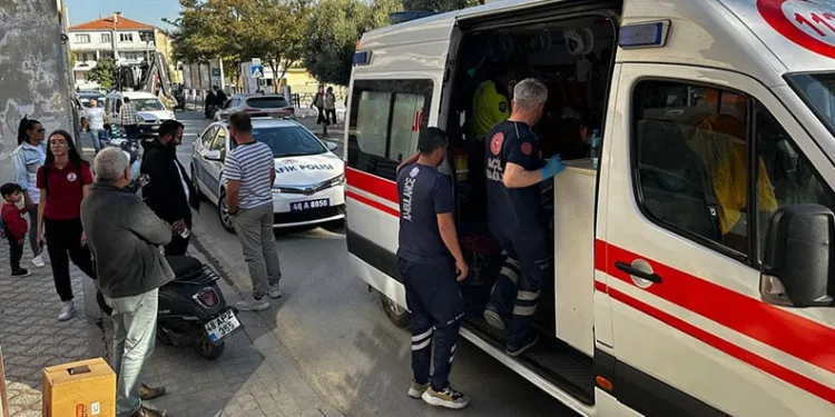 Sarp arazide devam eden orman yangınında alevlerle mücadele sürüyor