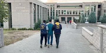 Batman’da 23 yıl hapis cezası olan firari yakalanarak tekrar cezaevine teslim edildi