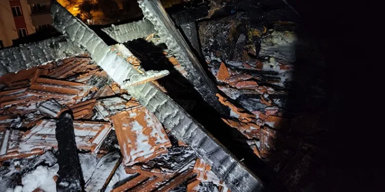 Bilecik’te çatı katında çıkan yangını korkuttu