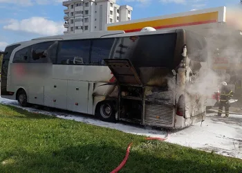 İzmir’de silahlı saldırıda vefat eden polis memuru memleketi Erzurum’da toprağa verildi