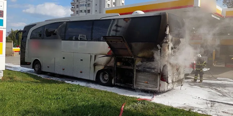 İzmir’de silahlı saldırıda vefat eden polis memuru memleketi Erzurum’da toprağa verildi