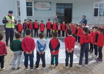 Aynı yerde peş peşe 3 zincirleme kaza: 3 yaralı