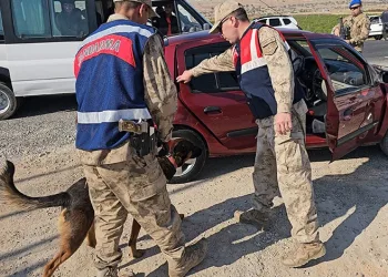 Merdivende piknik tüpüyle yapılan pişi yangın çıkardı