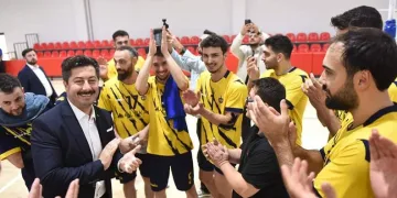 Yenişehir Belediyespor ilk maçında galip geldi