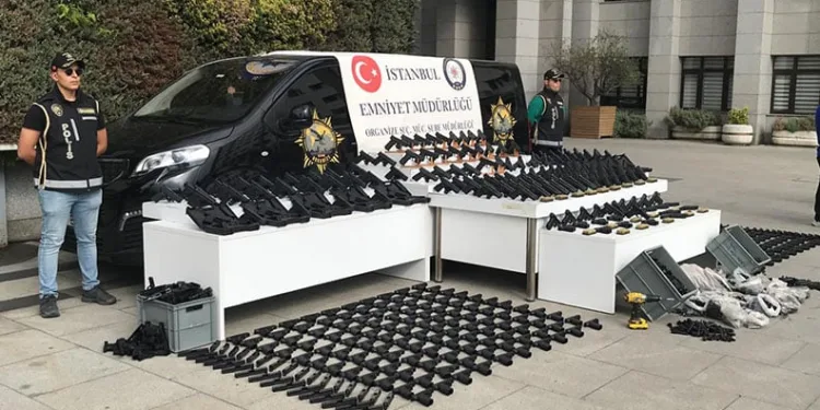 İstanbul’da kaçak silah üretilen lüks rezidansa operasyon: 9 gözaltı