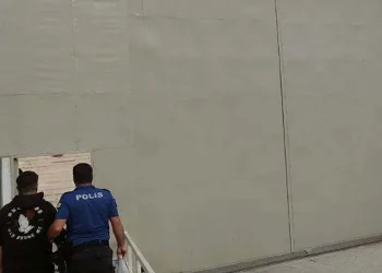 İETT otobüsü kuralları hiçe saydı, emniyet şeridinden böyle ilerledi