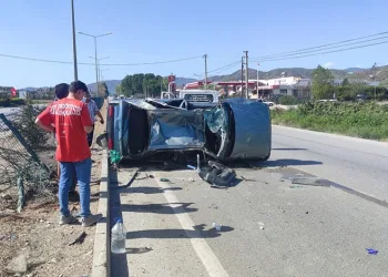 İki otomobil çarpıştı 1 yaralı