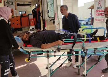 Bursa’da elektrik direğinden düşen işçi ağır yaralandı