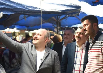Varank ve Yılmaz pazarcı esnafı ile buluştu