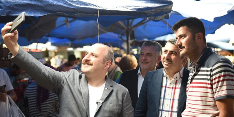 Varank ve Yılmaz pazarcı esnafı ile buluştu