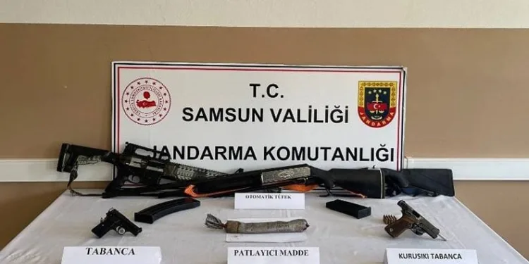 Jandarmanın silah operasyonunda patlayıcı madde ele geçirildi