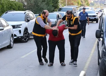 Kuşadası açıklarında 17 düzensiz göçmen kurtarıldı