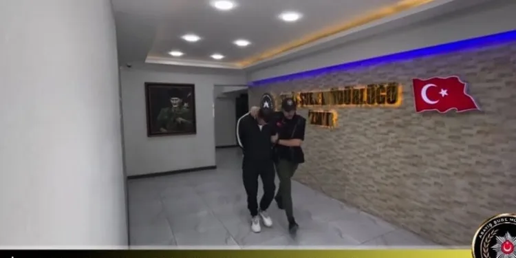 ATM’den para çeken emekliyi gasp etti