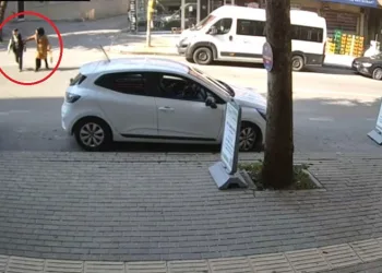 Bursa’da yolcu otobüsü 2 kişiye çarptı