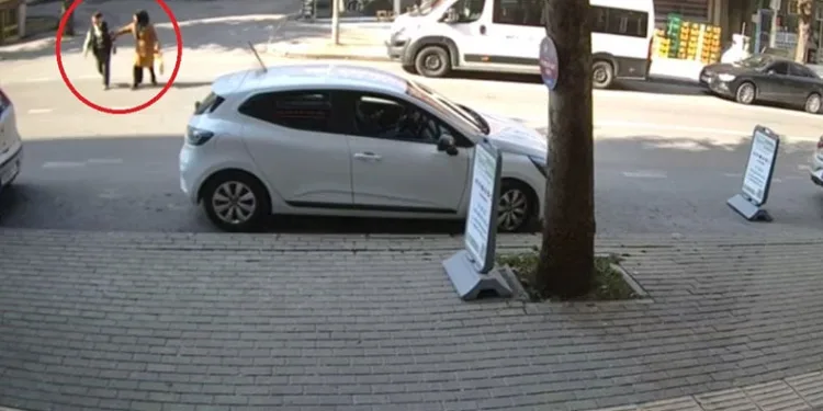 Bursa’da yolcu otobüsü 2 kişiye çarptı