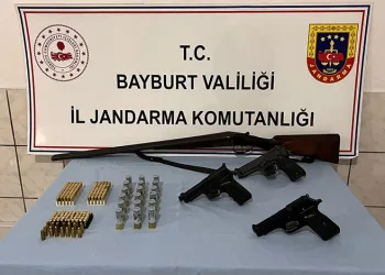 Parkta bıçaklı kavga, yaralanan iki kişi hastaneye kaldırıldı
