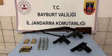 Parkta bıçaklı kavga, yaralanan iki kişi hastaneye kaldırıldı