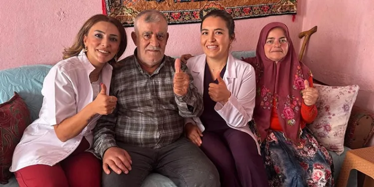 Bursa’da felç geçiren adam azmiyle yürümeye başladı