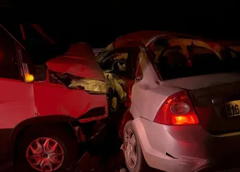 Bursa’da otomobil kamyonet ile çarpıştı: 2 yaralı