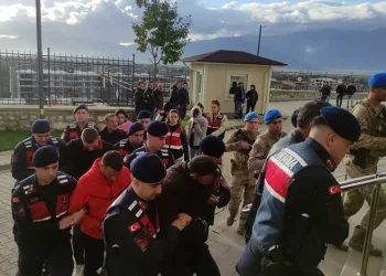 Bursa’da fuhuş çetesine darbe