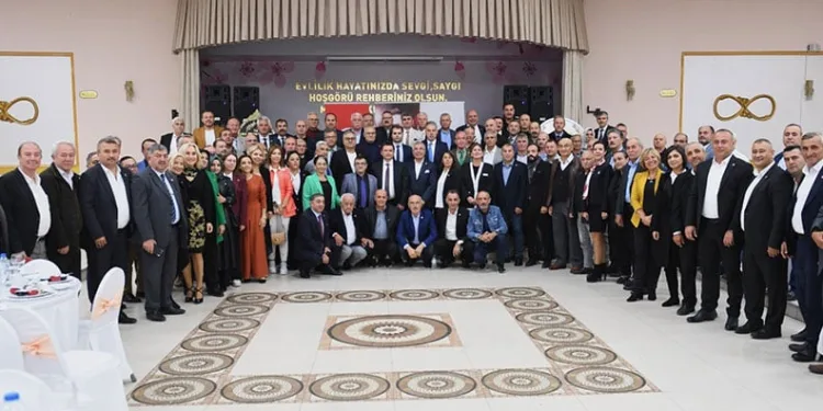 Erkan Aydın muhtarların gününü kutladı