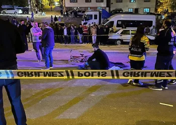 Otomobilin çarptığı 8 yaşındaki çocuk hayatını kaybetti