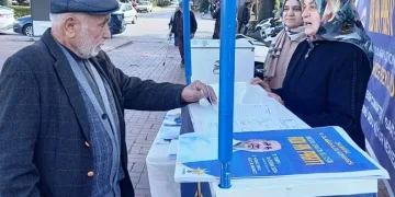 Adana’da zirveye kar yağdı, elma hasadı erken yapıldı
