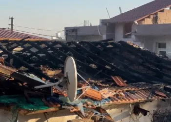 Madde bağımlısı genç ailesinin yaşadığı evi ateşe verdi