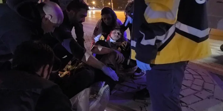 Bursa’da motosiklet otomobille çarpıştı: 2 yaralı