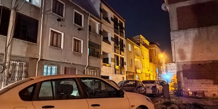 Bursa’da halı silkelerken terastan düştü