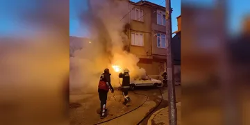 Otomobil yangın sonrası kullanılamaz hale geldi