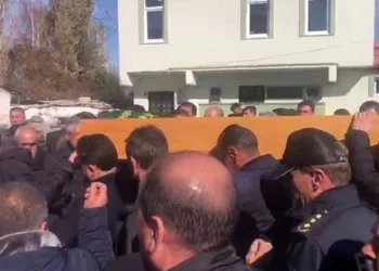 Kars’ta maganda kurşunuyla hayatını kaybeden minik Muhammet, gözyaşlarıyla uğurlandı