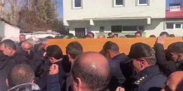 Kars’ta maganda kurşunuyla hayatını kaybeden minik Muhammet, gözyaşlarıyla uğurlandı