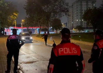 Ruhsatsız silah taşıyan ve aranan 68 kişi gözaltına alındı