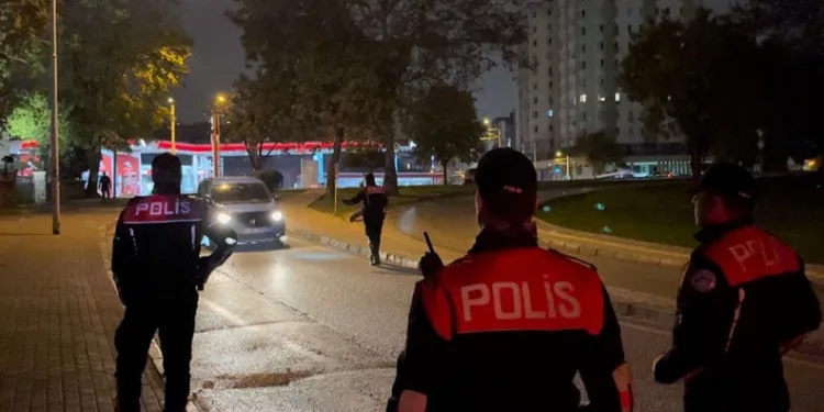 Ruhsatsız silah taşıyan ve aranan 68 kişi gözaltına alındı