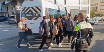 Aynı yerde peş peşe 3 zincirleme kaza: 3 yaralı