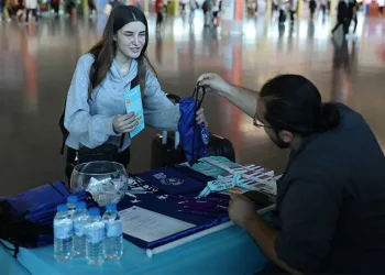 Üniversiteliye sıcak karşılama