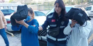 Kadın hırsızlar polisin takibi sonucu yakalandı