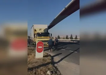 Başakşehir’de cadde ortasında alacak verecek kavgası