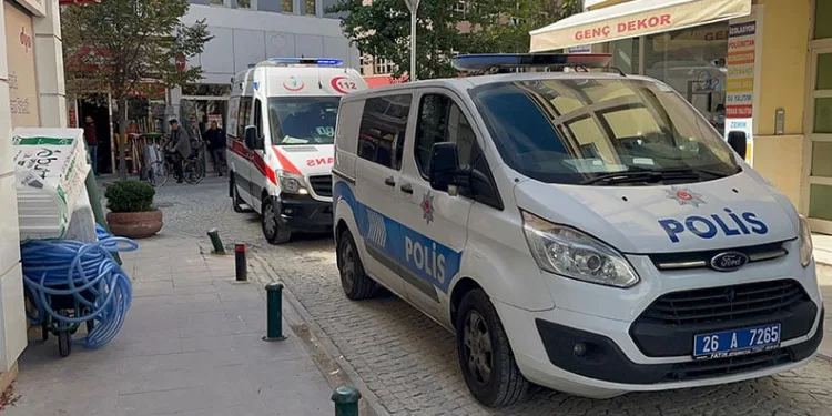 Depreme canlı yayında yakalandı