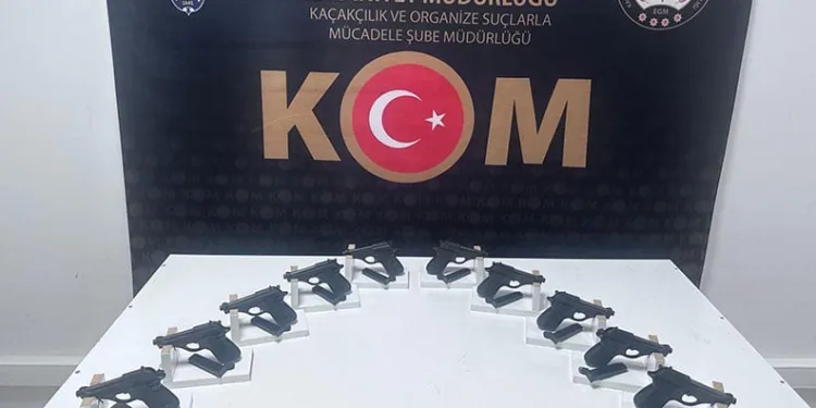 Samsun’da silah operasyonunda gözaltına alınan 4 kişi adliyeye sevk edildi