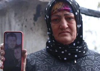 Oğlunun hatıralarıyla yaşadığı evi kül oldu