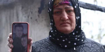 Oğlunun hatıralarıyla yaşadığı evi kül oldu
