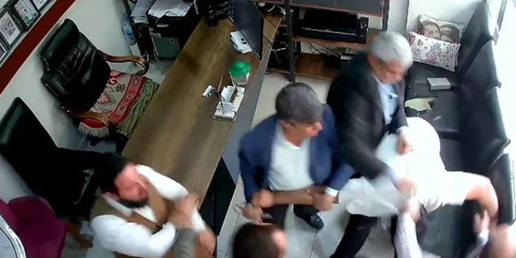 Kars’ta maganda kurşunuyla hayatını kaybeden minik Muhammet, gözyaşlarıyla uğurlandı