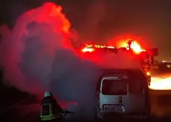 Merdivende piknik tüpüyle yapılan pişi yangın çıkardı