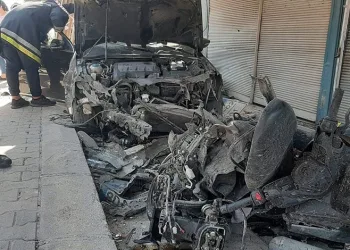 Otomobille çarpışan elektrikli motosikletteki çocuk öldü, kuzeni ağır yaralandı
