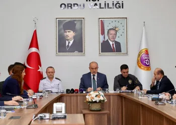 Hakkari’de araç şarampole yuvarlandı: 1 yaralı